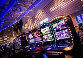 f61 apk Myanmar sportsbook esports casino slots app games မြန်မာကစားသမားများ mobile ဖြင့်ကစားနေသောမြင်ကွင်း